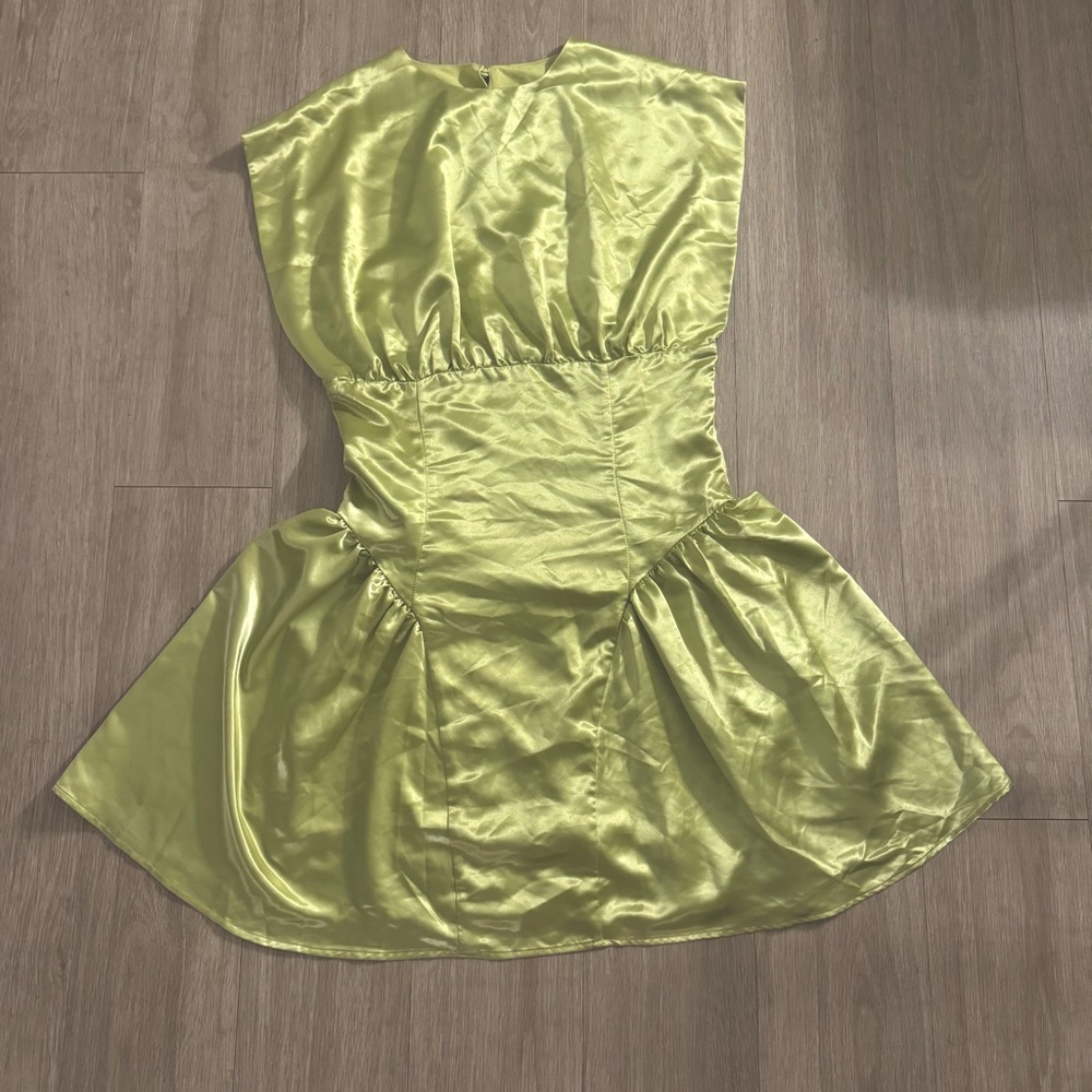 NWT Micas Satin Green Sleeveless Dress